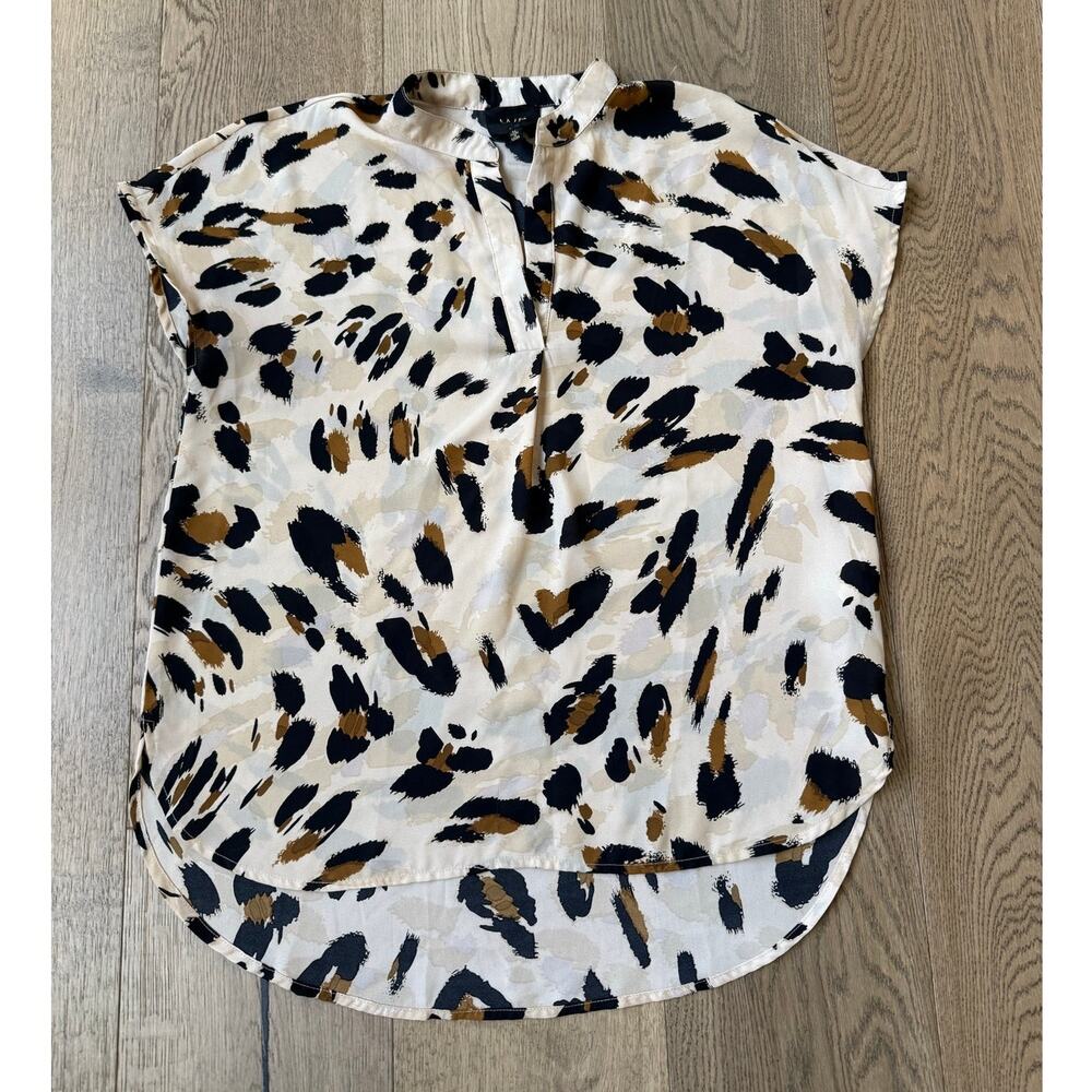 W5 Abstract Animal Print v neck Blouse Size M